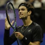 Lorenzo Musetti impreca nel match contro Sinner a New York