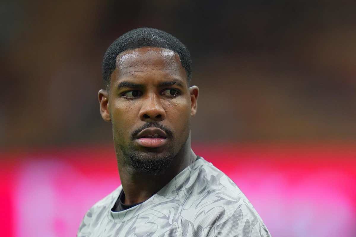 Maignan concentrato a San Siro durante il riscaldamento
