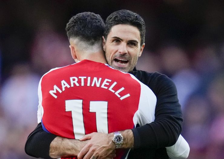 Martinelli e Arteta si abbracciano