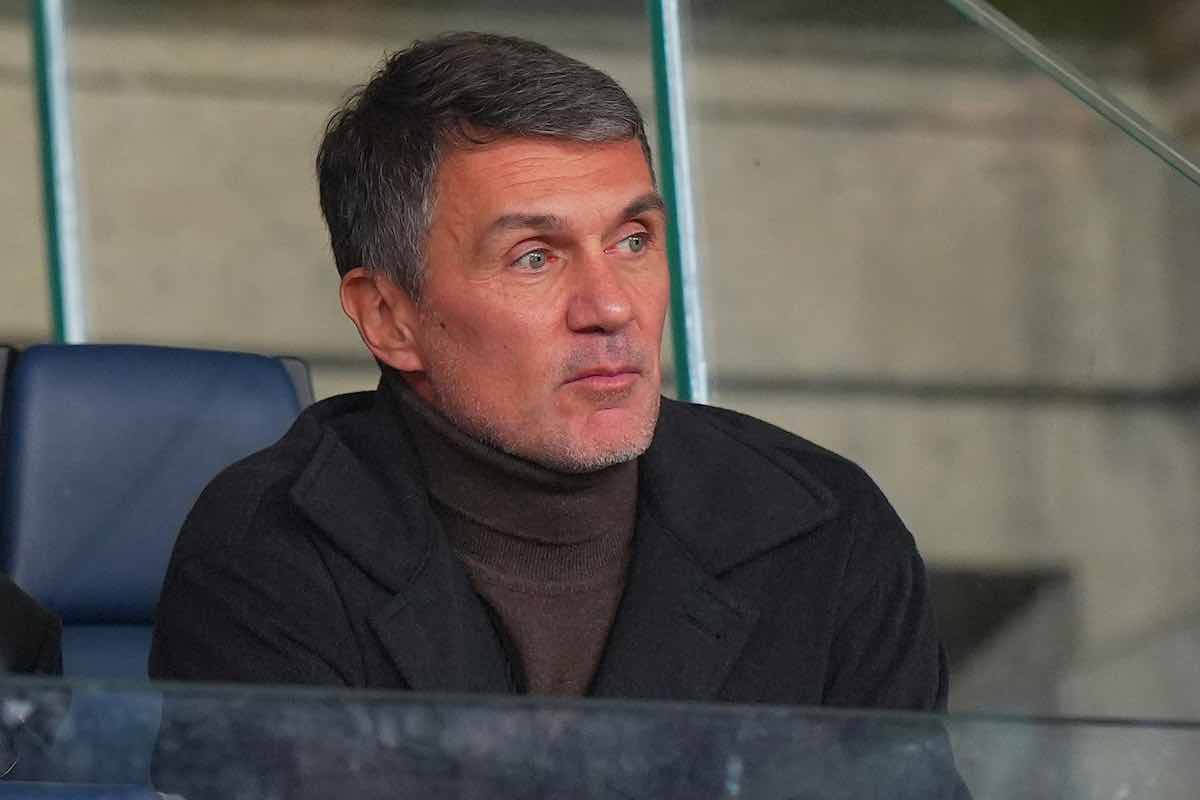 Paolo Maldini in tribuna 