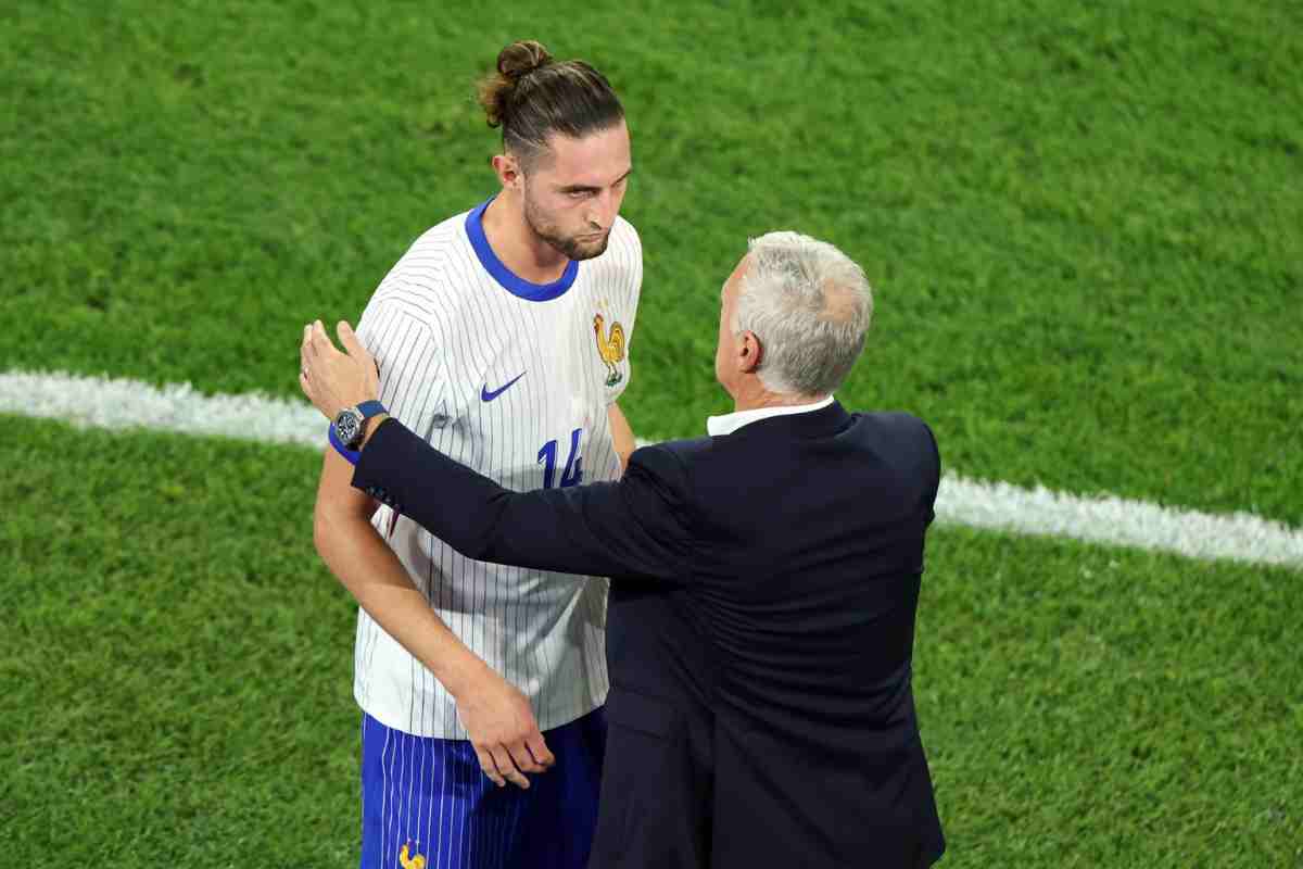 Adrien Rabiot riceve indicazioni da Didier Deschamps