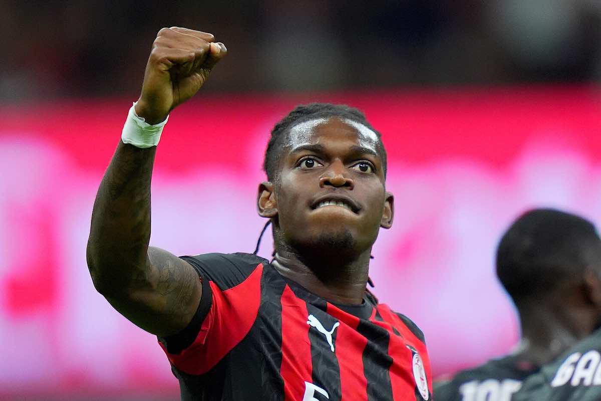 Leao esulta dopo il gol al Bari
