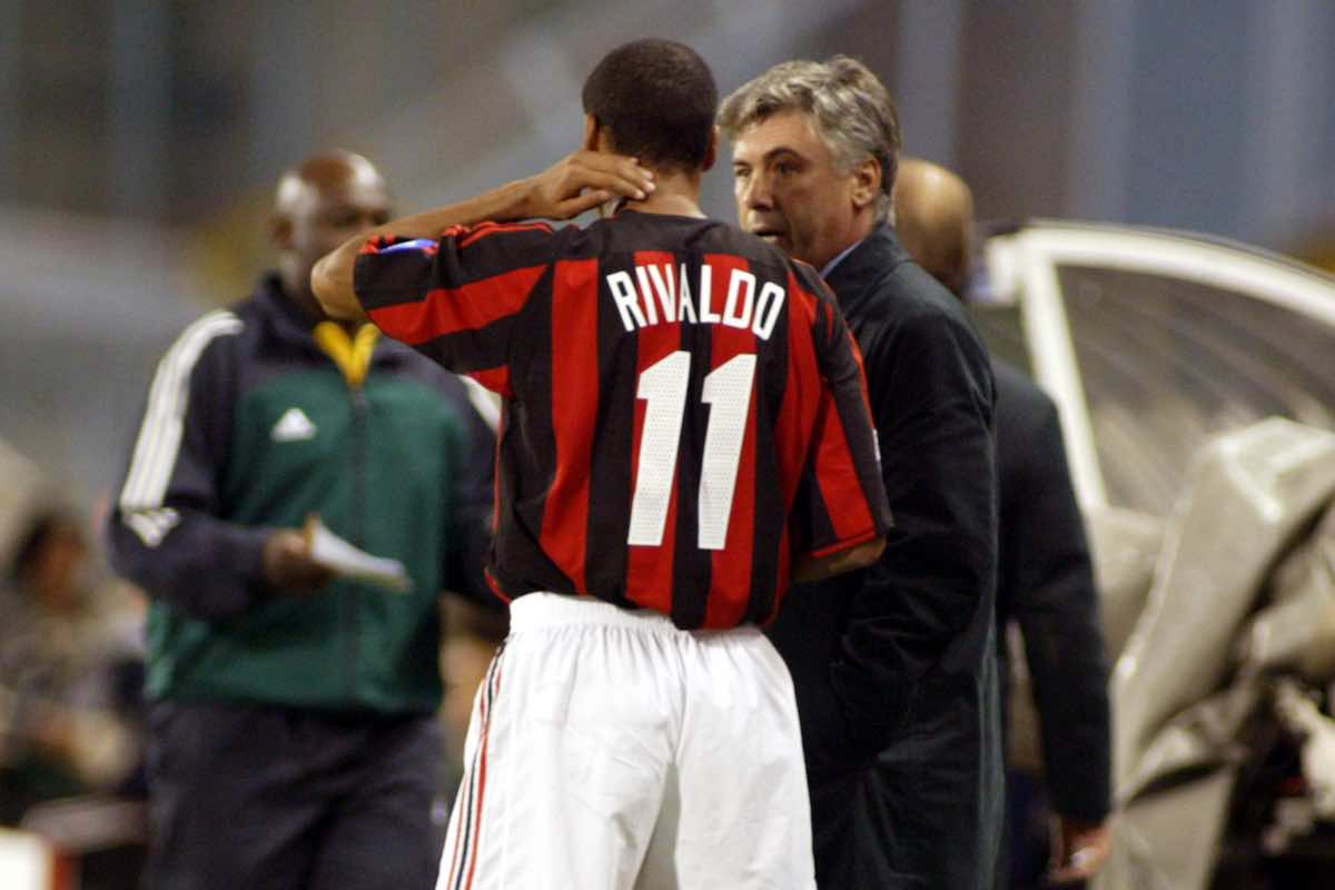 Rivaldo in maglia rossonera con Ancelotti