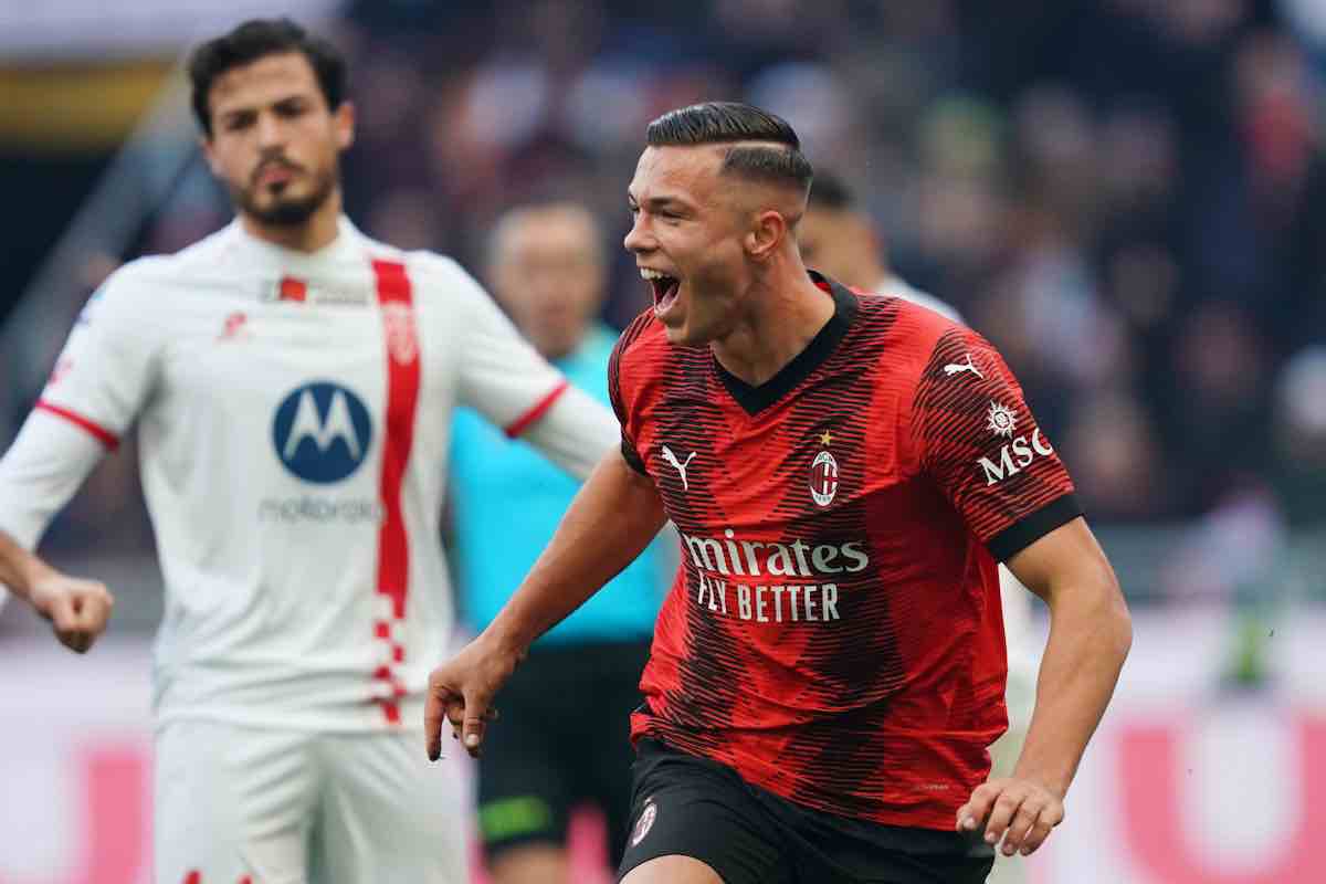 Simic esulta con la maglia del Milan