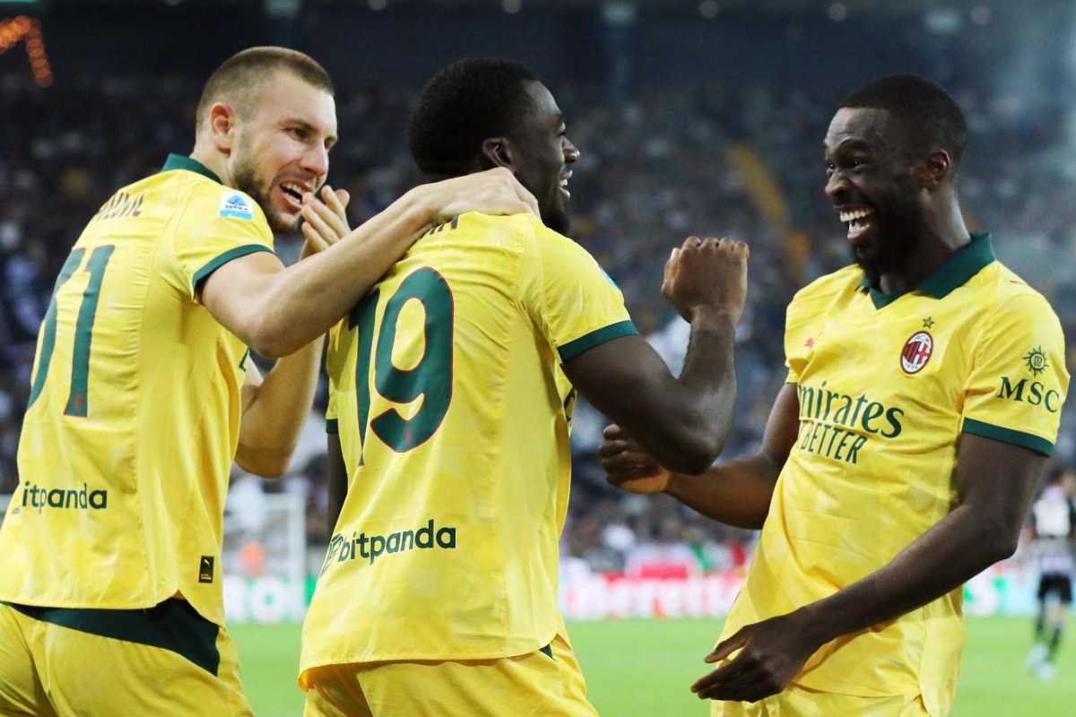Giocatori del Milan festeggiano il gol di Fofana ad Udine