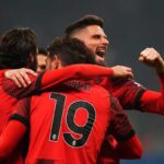 i giocatori del Milan abbracciati