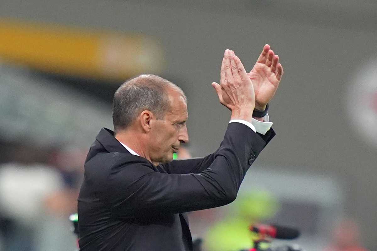 Allegri applaude i suoi da bordo campo