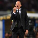 Massimiliano Allegri dà indicazioni da bordocampo