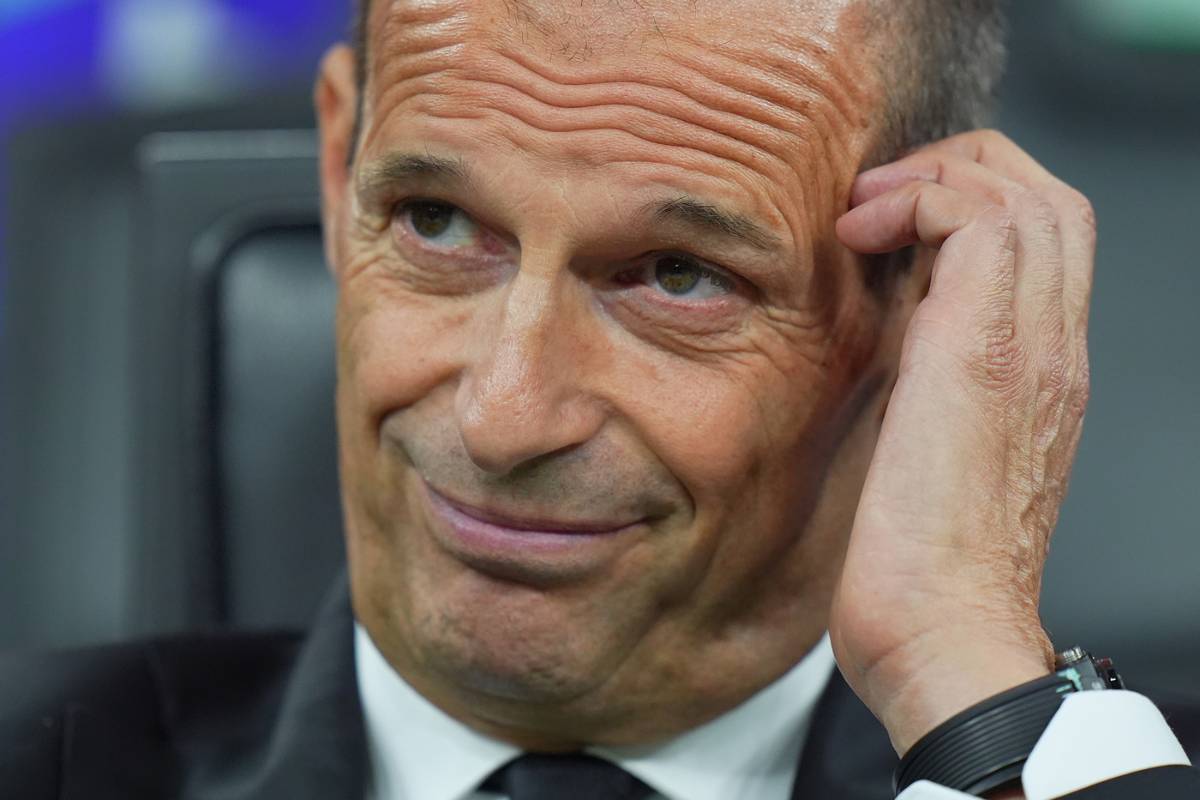 Massimiliano Allegri preoccupato in panchina