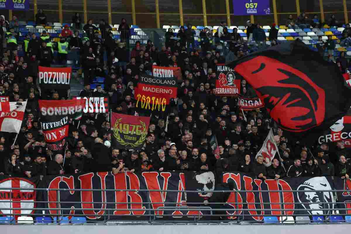 tifosi del Milan in tribuna