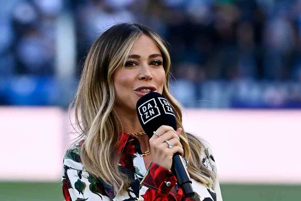 Diletta Leotta con il microfono di DAZN