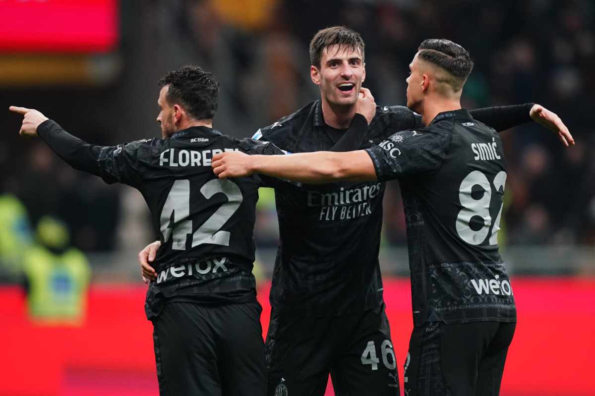 Florenzi Gabbia e Simic esultano dopo un gol del Milan