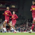 Joe Gomez si allena con i compagni del Liverpool