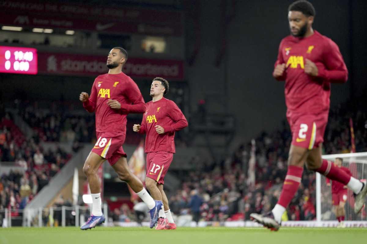 Joe Gomez si allena con i compagni del Liverpool