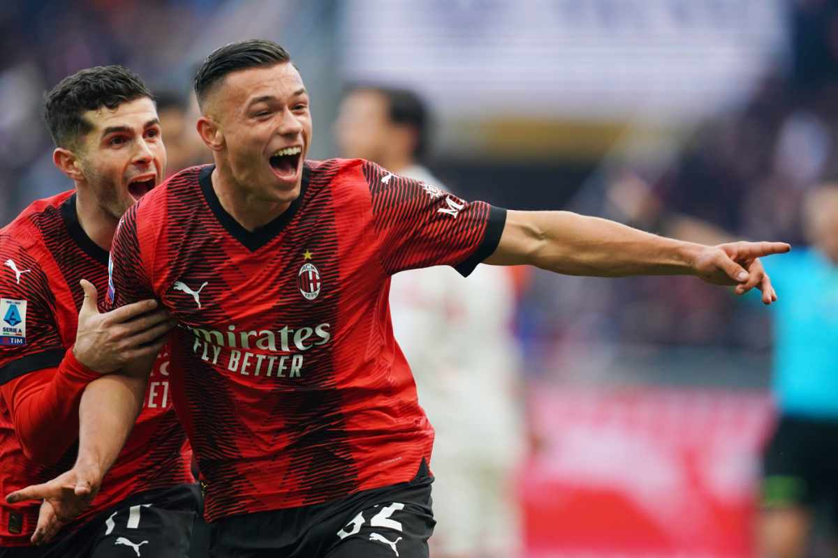 Jan Carlo Simic esulta con la maglia del Milan 