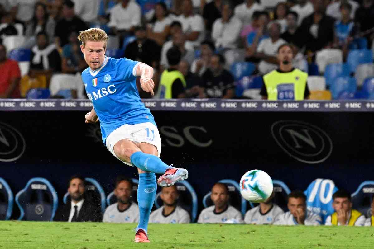 Kevin De Bruyne passa il pallone