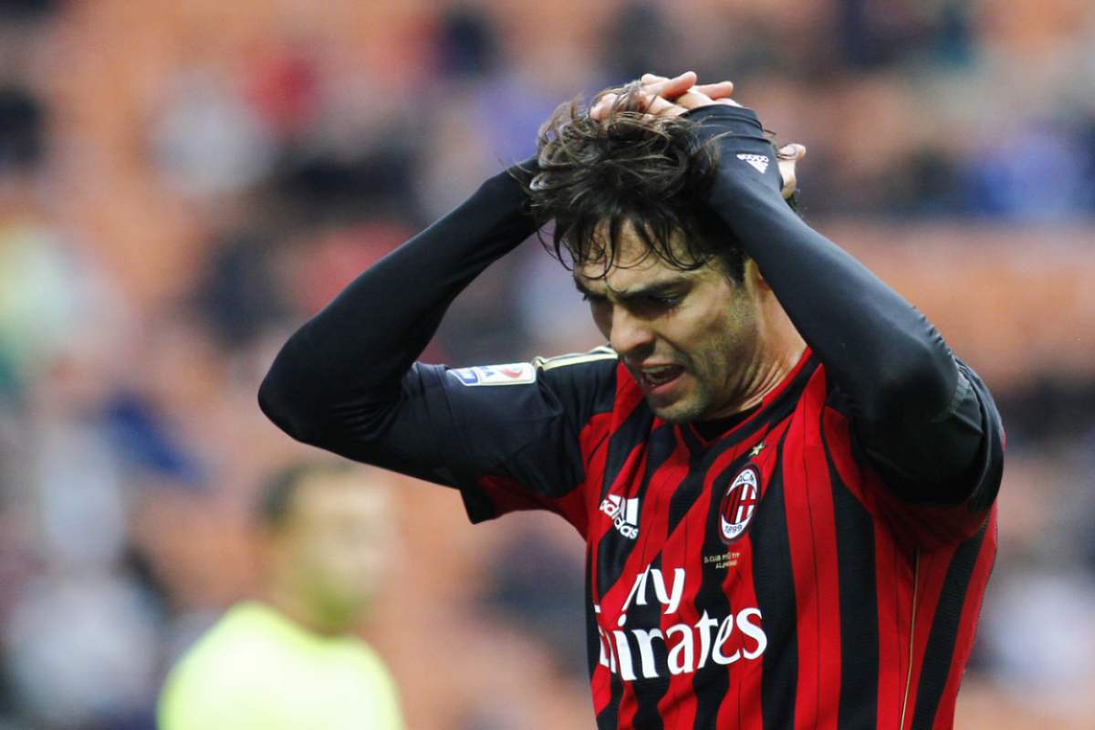 Kakà con le mani tra i capelli