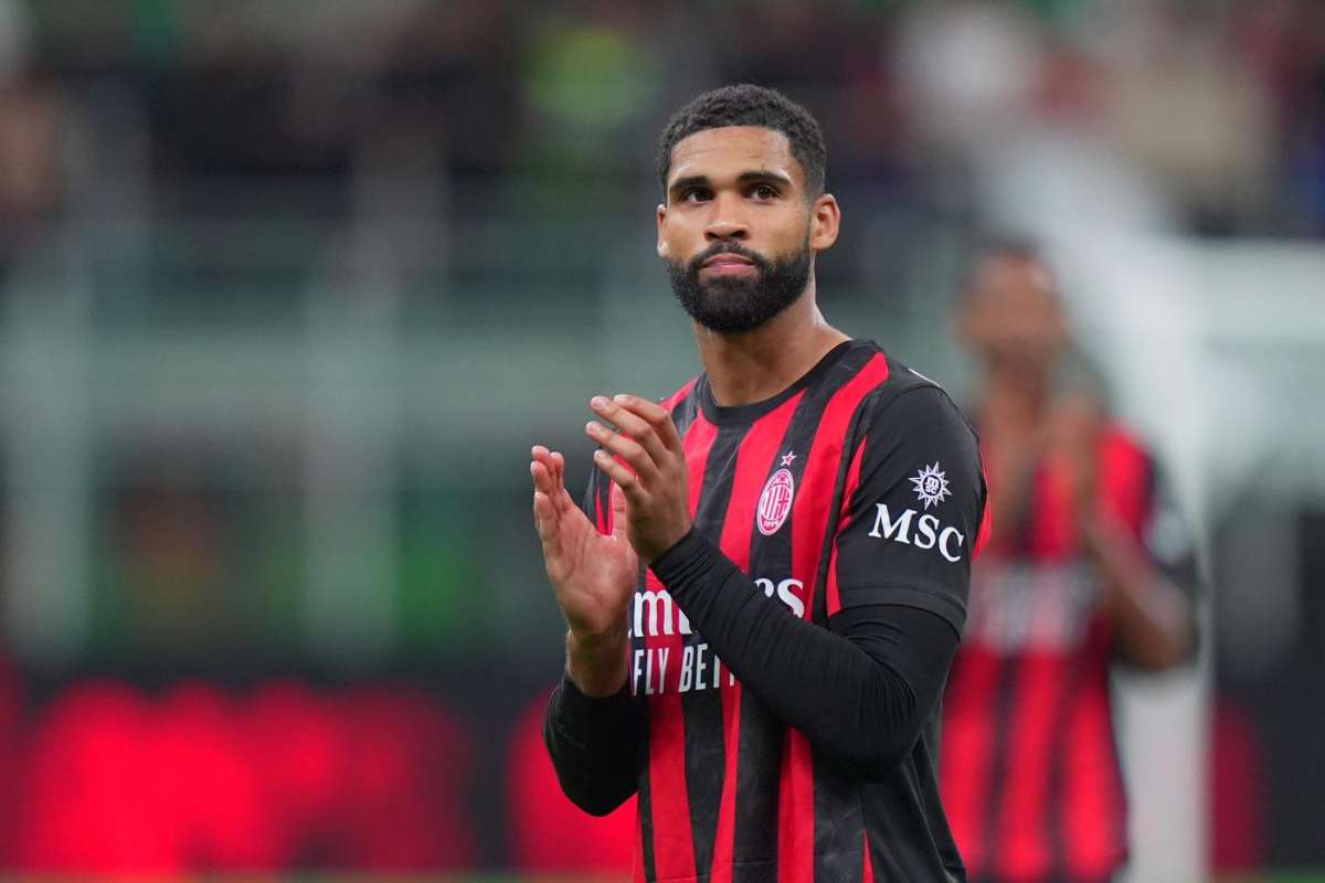 Loftus Cheek applaude i tifosi
