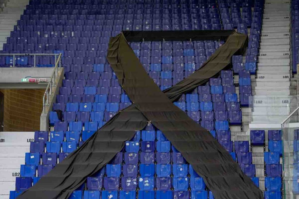 Lutto in tribuna