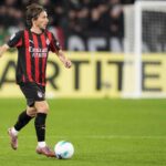 Luka Modric controlla il pallone