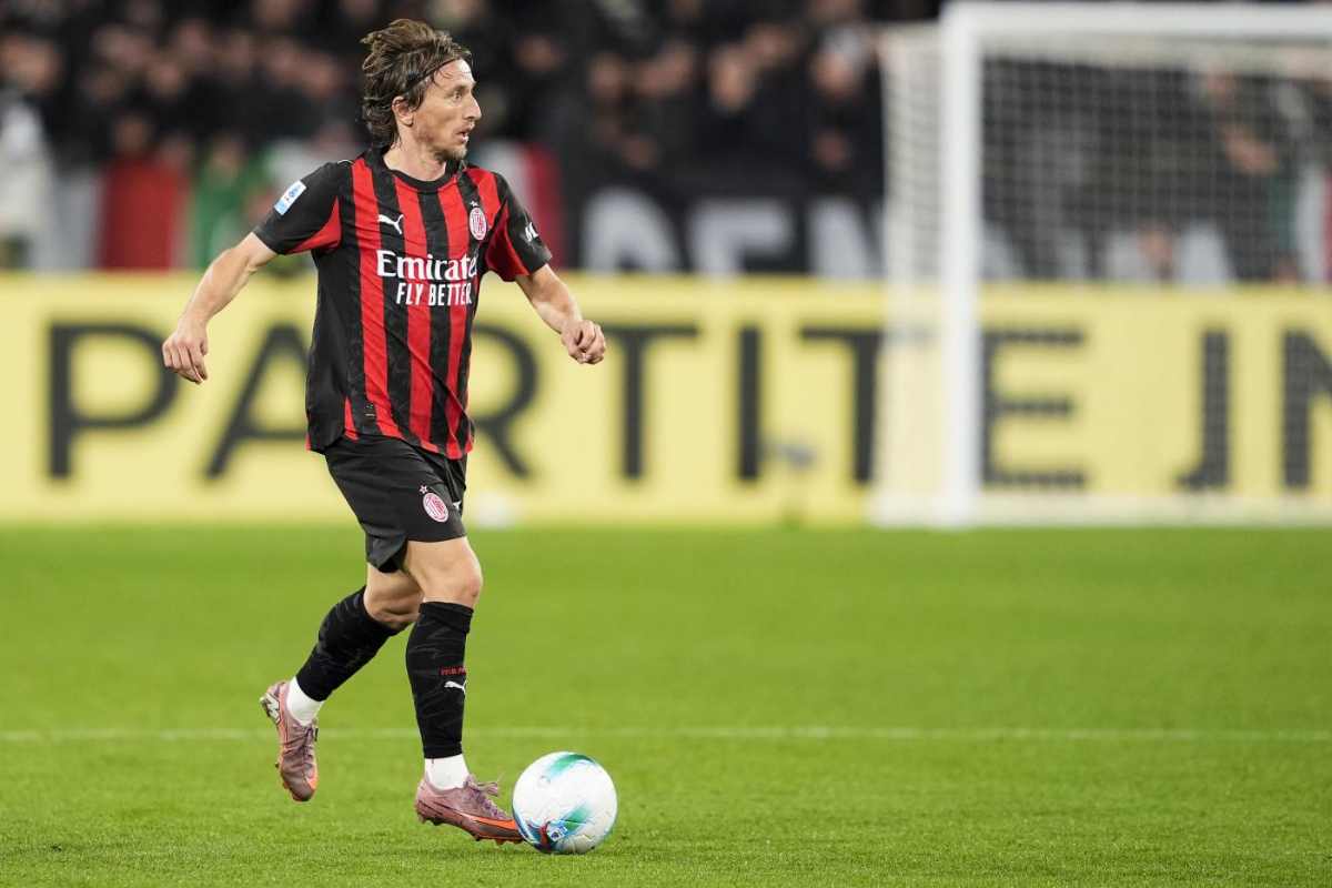 Luka Modric controlla il pallone