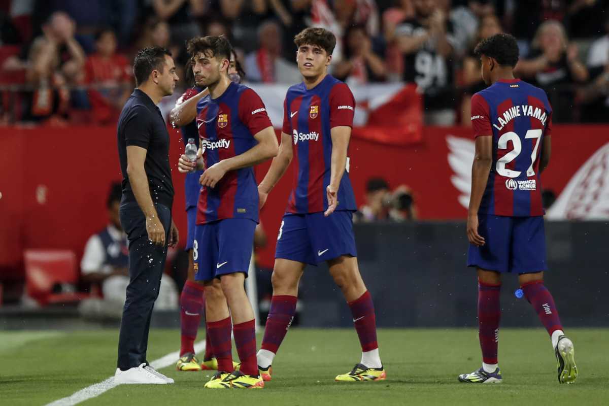 Xavi con i giocatori del Barcellona